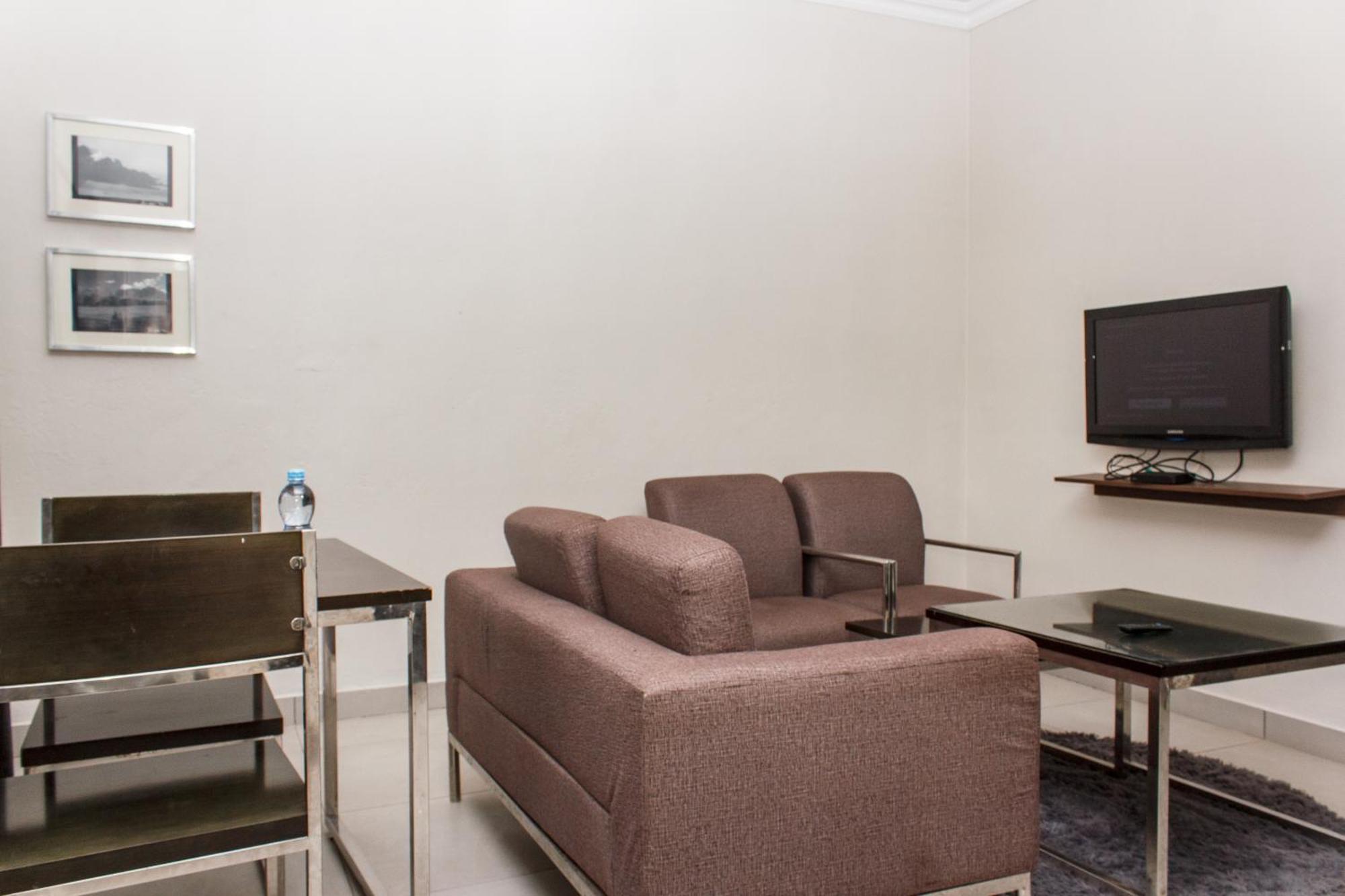 בלנטייר Cedar Place Limited מראה חיצוני תמונה